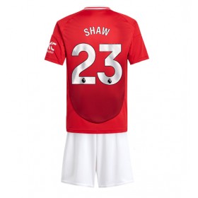 Dětské fotbalový komplet Manchester United Luke Shaw #23 Domácí košile 2024-25 Krátkým Rukávem